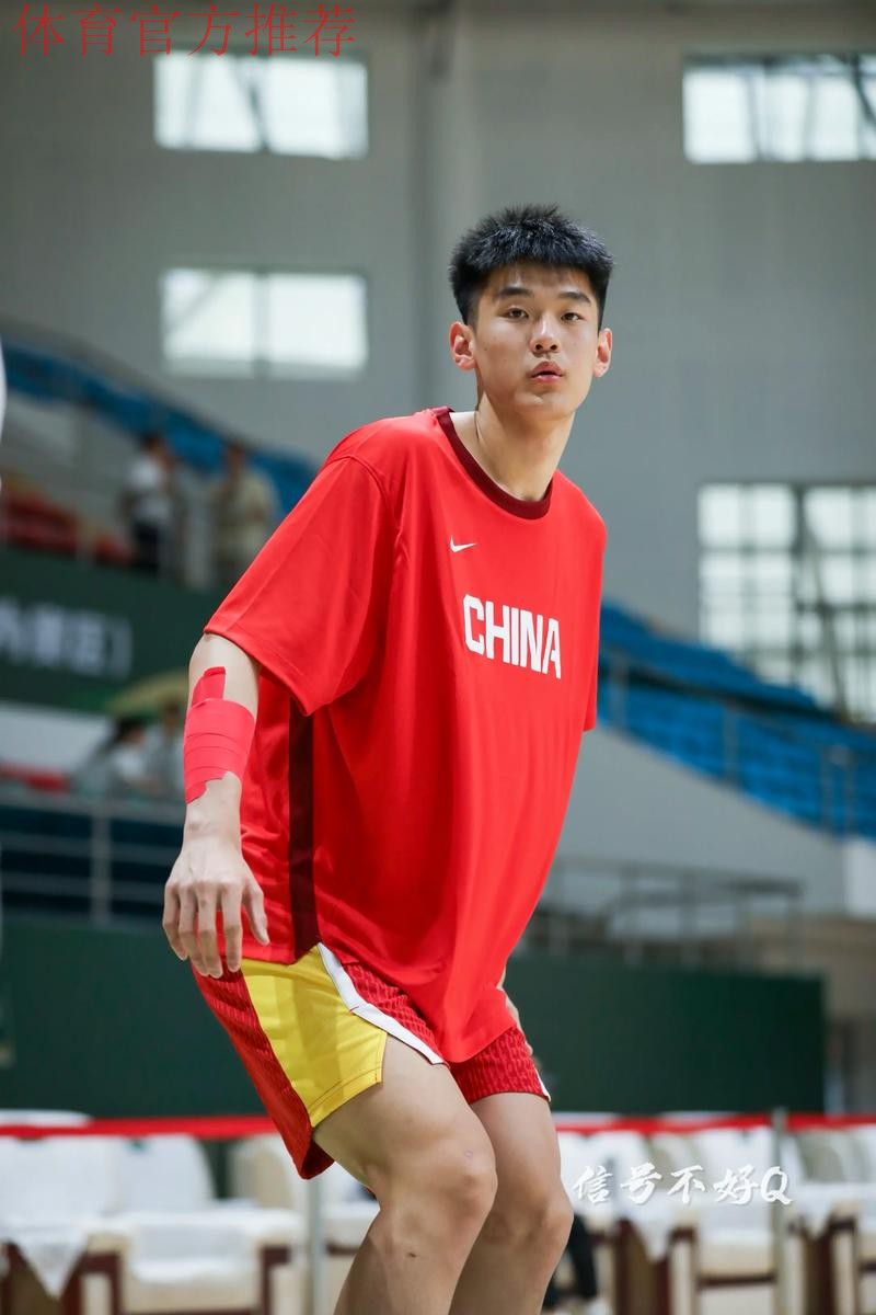广东两国青小将喜忧参半！王洪泽完美首秀，杨溢没投篮基本废了！